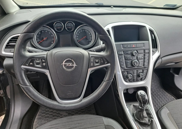 Opel Astra cena 40000 przebieg: 184000, rok produkcji 2014 z Głogów małe 326